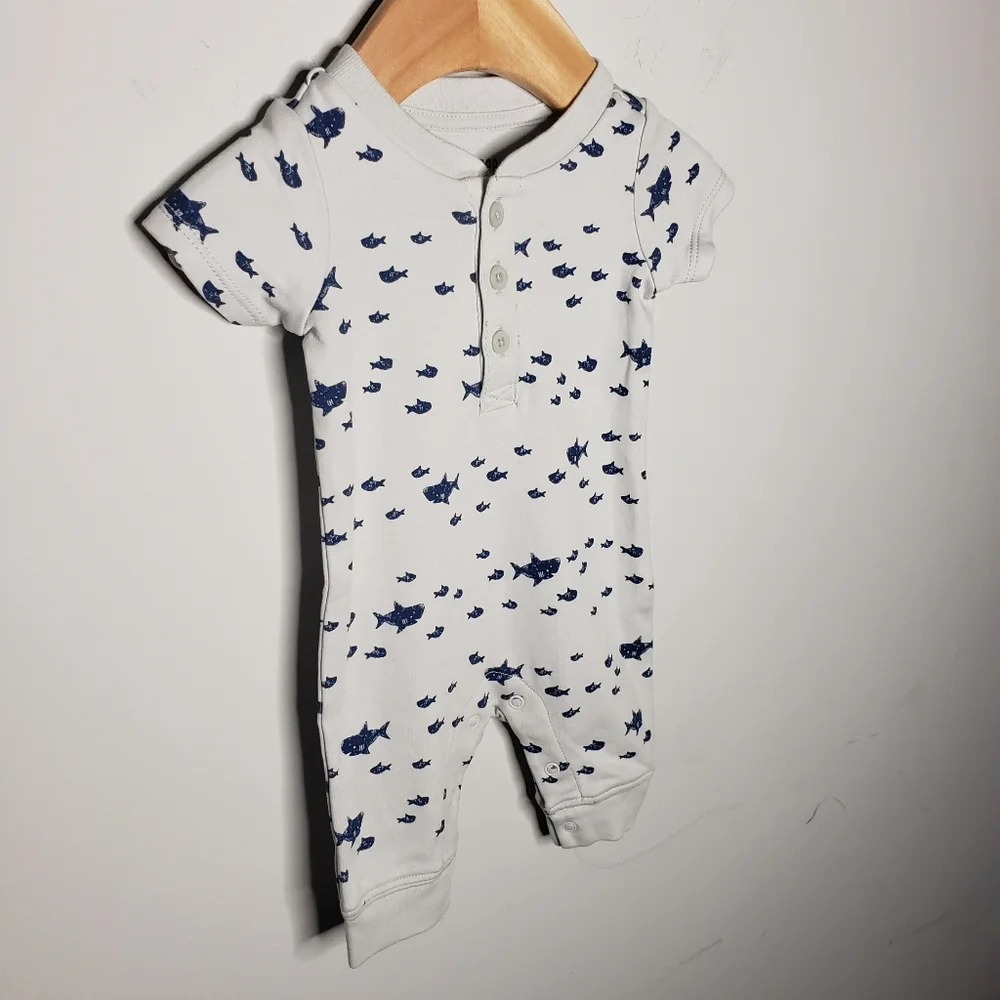 NWT Gymboree Newborn Shark Patterned Short Sleeve Grey Henley Romper Jumpsuit